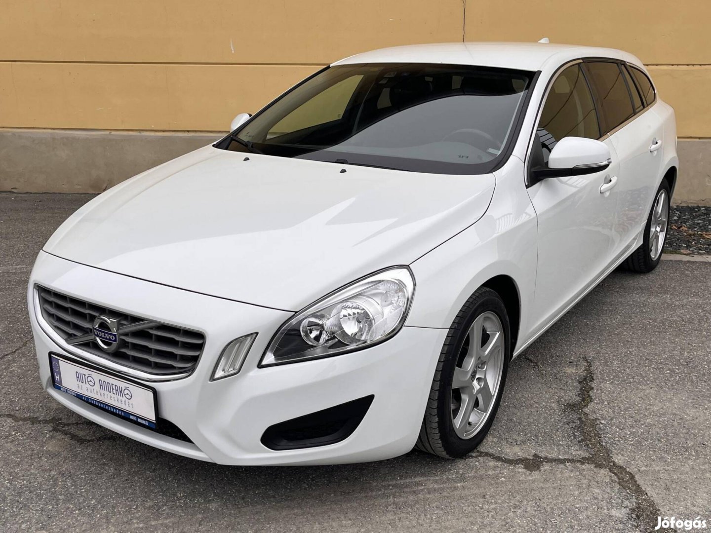 Volvo V60 2.0 D [D3] Momentum Geartronic